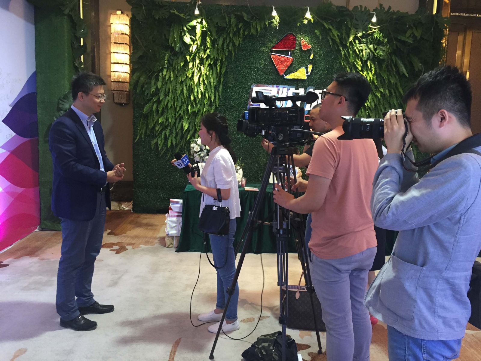 久久精品国产亚洲āv电影